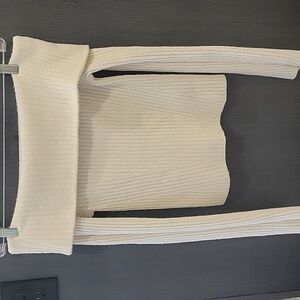 H&M Soft off the shoulder Cream Top XS